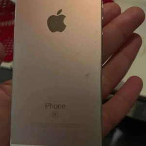  - iPhone 5se 16gb orhinalkartong och laddare ingår 