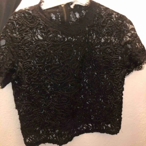  - Spets topp från zara. Storlek M mer en xs/s.