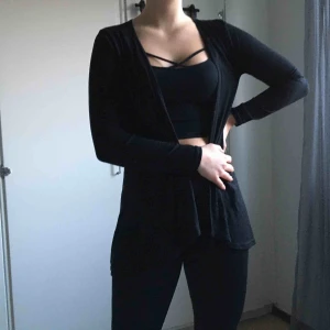  - Cardigan i svart