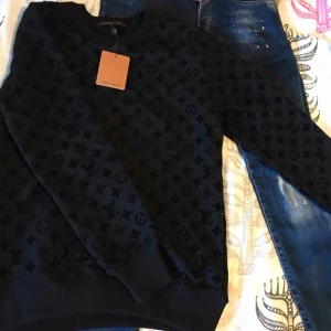  - Ny LV Crewneck 1o1 Louis Vuitton  Strl: S
