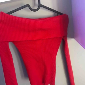  -  stretshig of shoulder tröja.