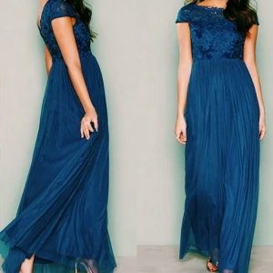  - Spettsprydd maxiklänning från Vila i storlek S Helt oanvänd med prislapp kvar Nypris: 750 