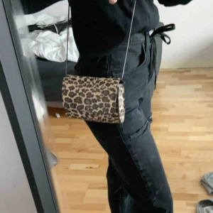  - Leopardmönstrad väska 😍😍😍
