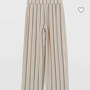  - Sidenbyxa från H&M, premium quality i storlek 38. Knappt använda.