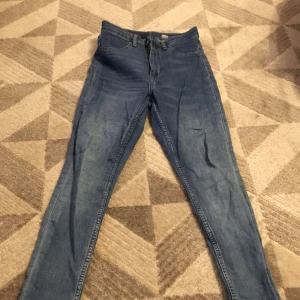  - Jeans från hm, säljes pågrund av för lite användning😞 frakt inkl 😍💕 fler bilder? Fråga!😊😊