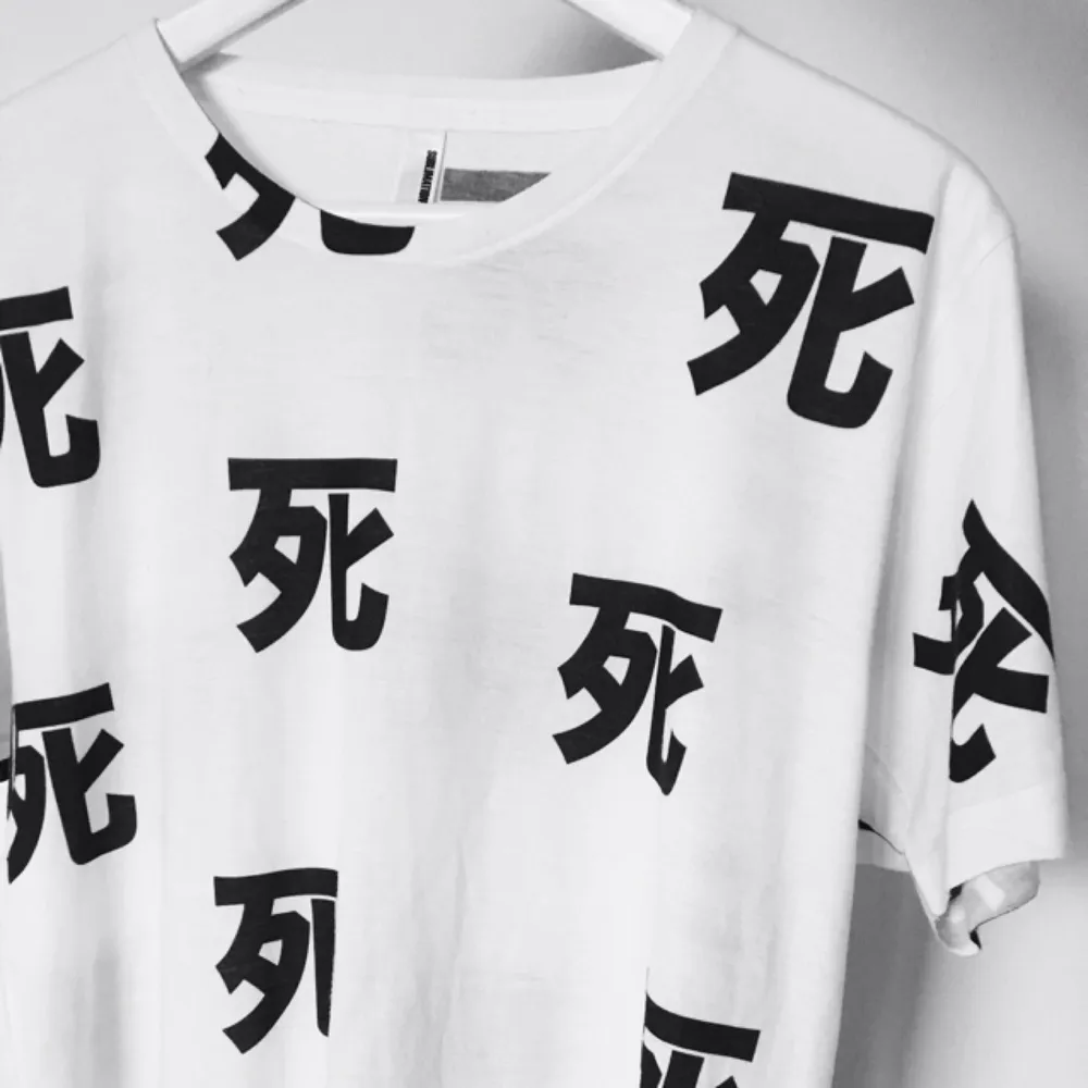 T-shirt med japanska kanji tecknet 