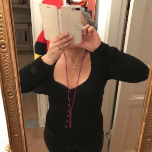  - Halsband  Betala - Swish eller kontant Skicka - Köparen står för frakt Filmar - alltid när jag postar Villkor - Endast seriösa köpare Ta inte ansvar efter jag har skickat  Finns kvar så länge annonsen ej är borttagen