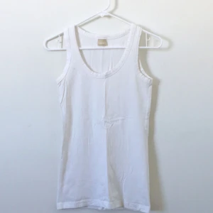  - Oanvänt linne🍀 säljer det för frakt+10kr istället för att slänga :)