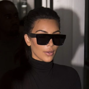  - Kopior utav Kims trademark solisar från Celine. Ser exakt likadana ut! Oanvända