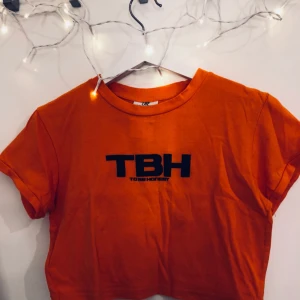  - Skön i material, magtröja! Använd 1 gång  •Alltid tvättat, struket och vikt när ni får plagget•