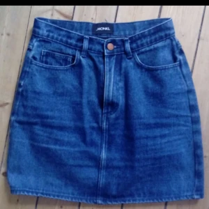  - Fin jeanskjol som NY! Passar S eller en liten M
