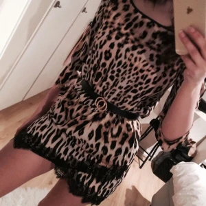  - Jätte fin klänning som jag köpt i Italien! För mer frågor skicka ett meddelande !