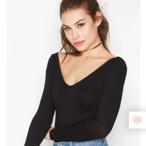  - Skitsnygg sexig Top från Nelly. Helt oanvänd! Säljes pga fel storlek för mig. Finns att hämta i Solberga. Kan även skickas :) Den är verkligen skitsnygg! 