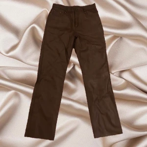 Bruna läderbyxor - Bruna läderbyxor i bra sick, storlek 38😍