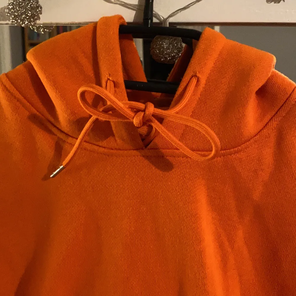 Orange Hoodie från Carlings, aldrig använd! Superskönt material. Strl S men något större . Hoodies.