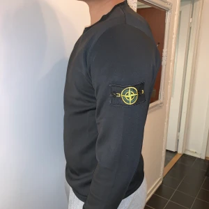 Stone Island Sweatshirt - Använd ett fåtal gånger, bra skick. Kan mötas upp & skickas. Köpare står för frakt.