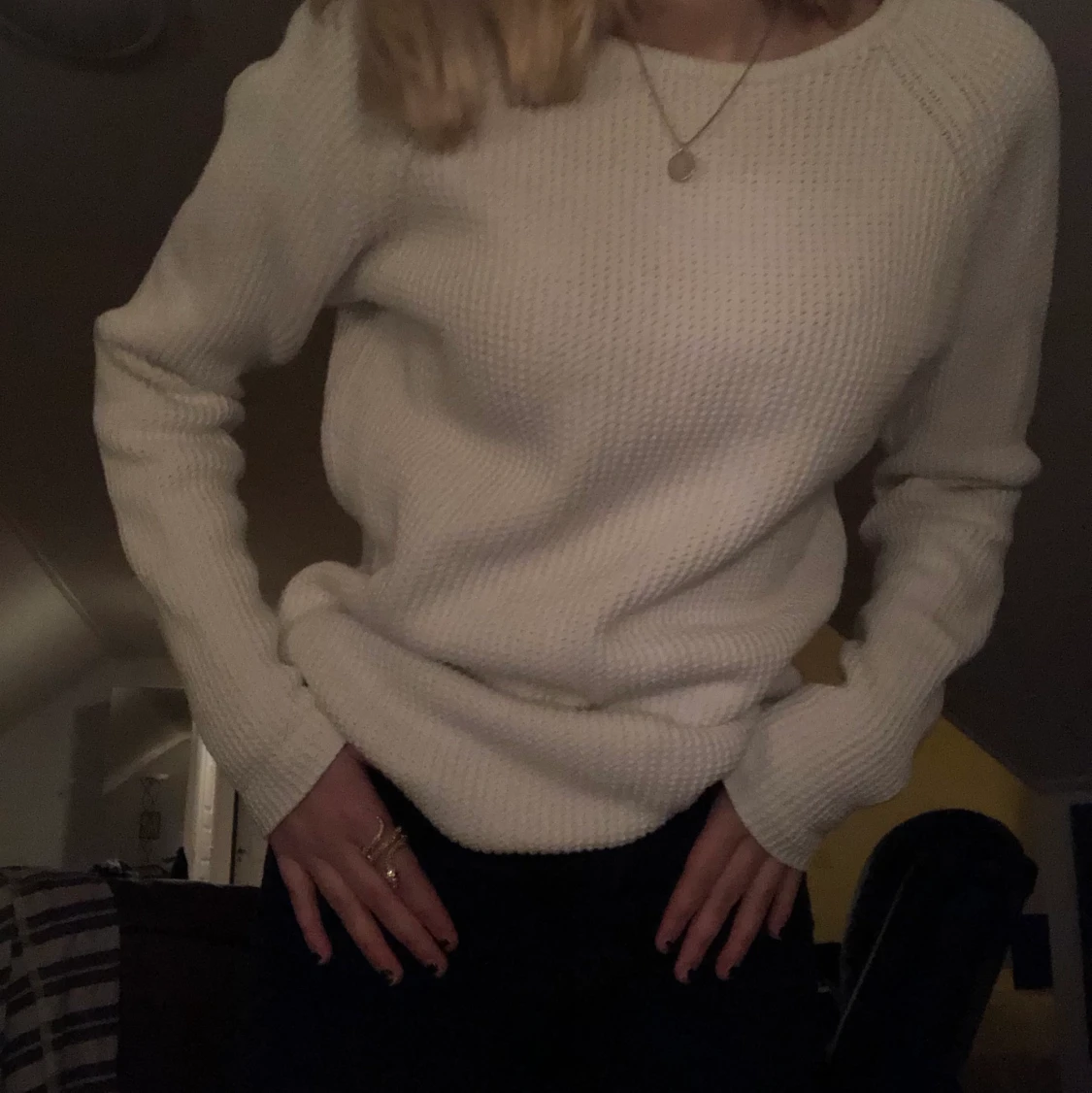 Stickad vit tröja