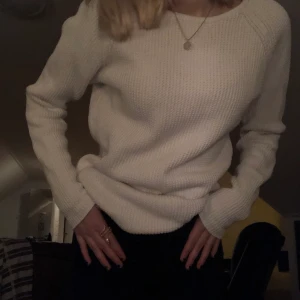 Stickad vit tröja - Vit stickad tröja,