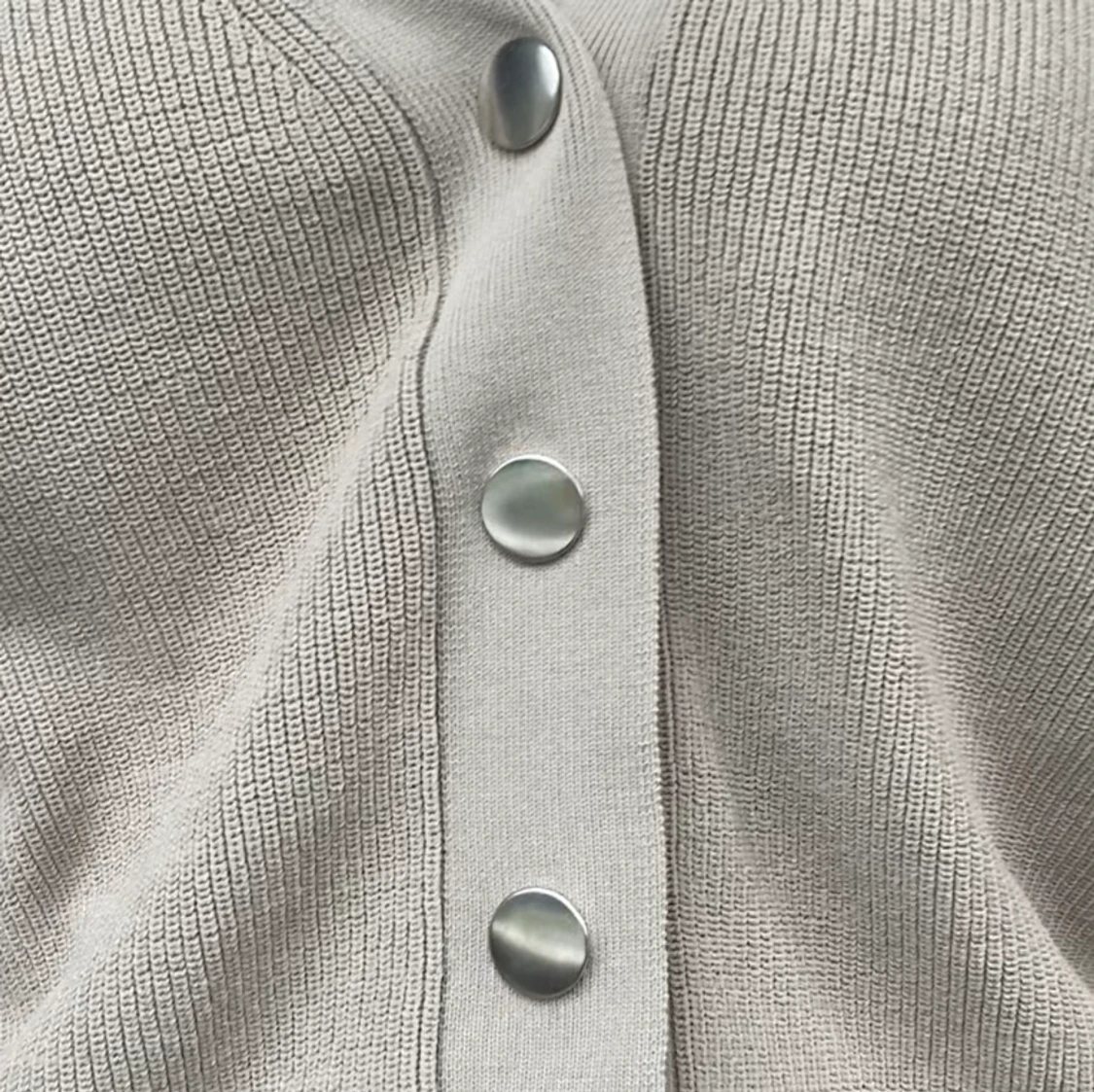 Beige stickad kofta - 90