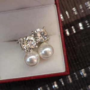 Örhängen - Är i nyskick inte äkta 