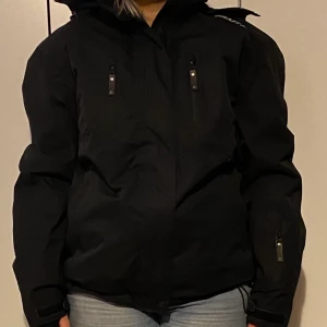 Jacka  - Svart tjock jacka storlek 40