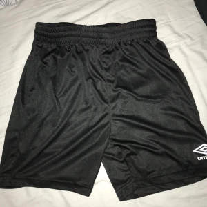 Strl 164 - Har använt de ungefär 2-3 gånger men de är lite små på mig, de är köpta på stadium