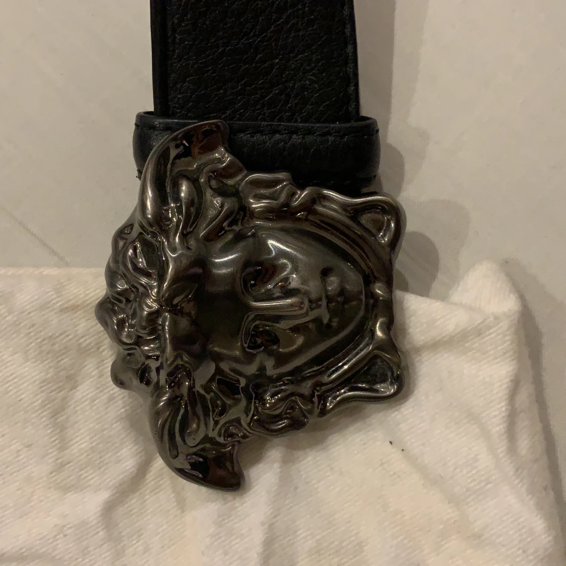 Versace bälte som passar till allt - 90