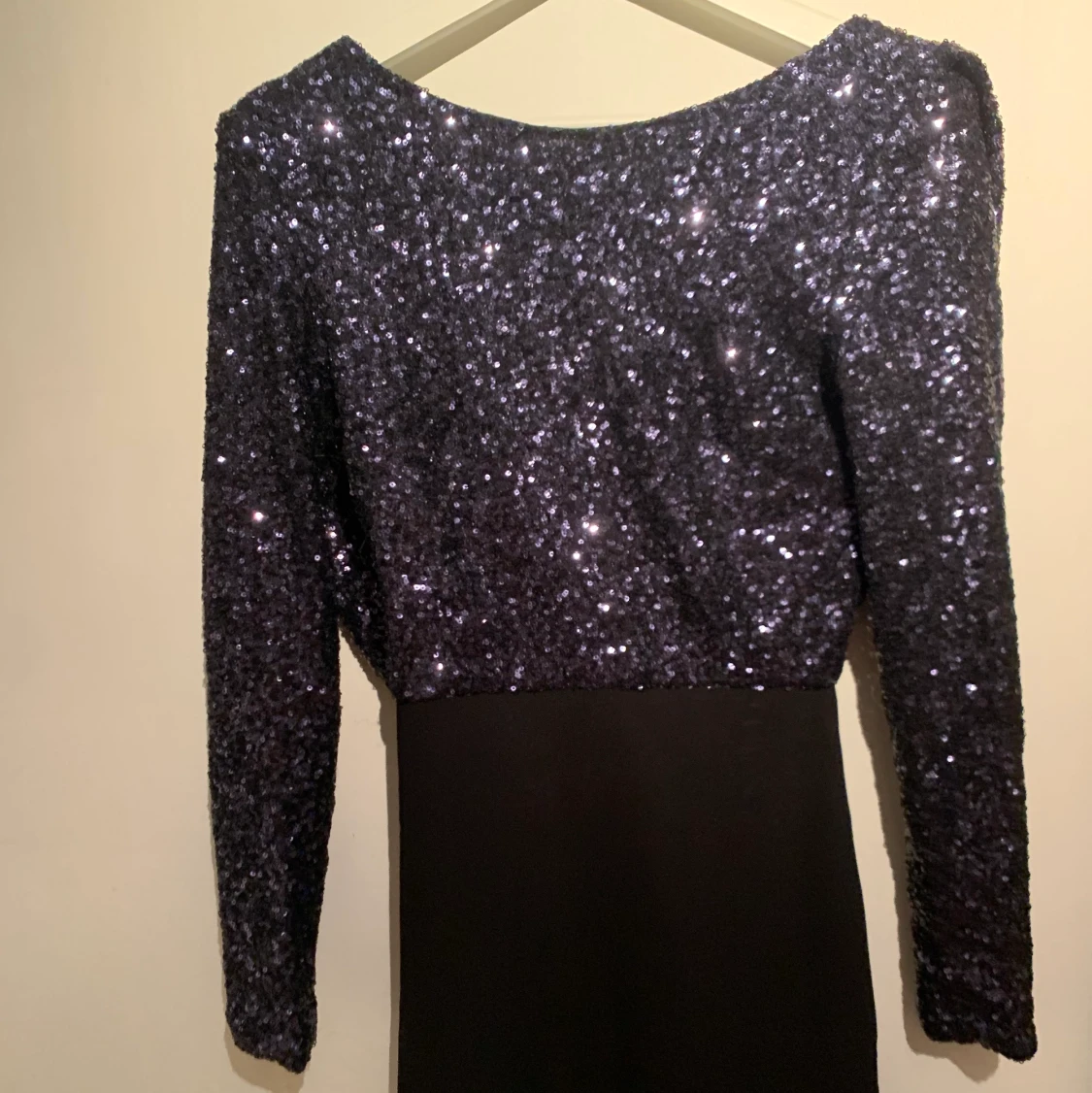 Marinblå Festklänning i storlek s/36 - 90