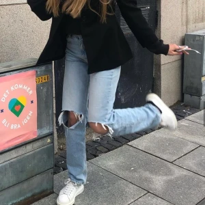 90’s jeans  - Säljer dessa populära 90’s jeansen, så snygga med kommer tyvärr inte till andvändning💖 köparen står för frakten🤍