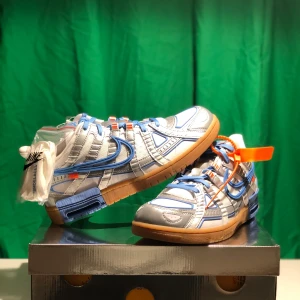 Rubber dunk UNC off white - Rubber Dunk UNC Off White Köp: 2299kr FÖRST TILL KVARN pris kan diskuteras 10/10 Helt Nya! (Deadstock) med tags US 10.5 EU 44.5 Box mm medföljer Skriv för bud, köp eller frågor
