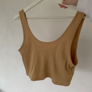 GinaTricot linne  - Jättefint sommarlinne från GinaTricot. Nästan oanvänt, så som nyskick. 40kr plus frakt. Skriv för mer info och bilder:) 