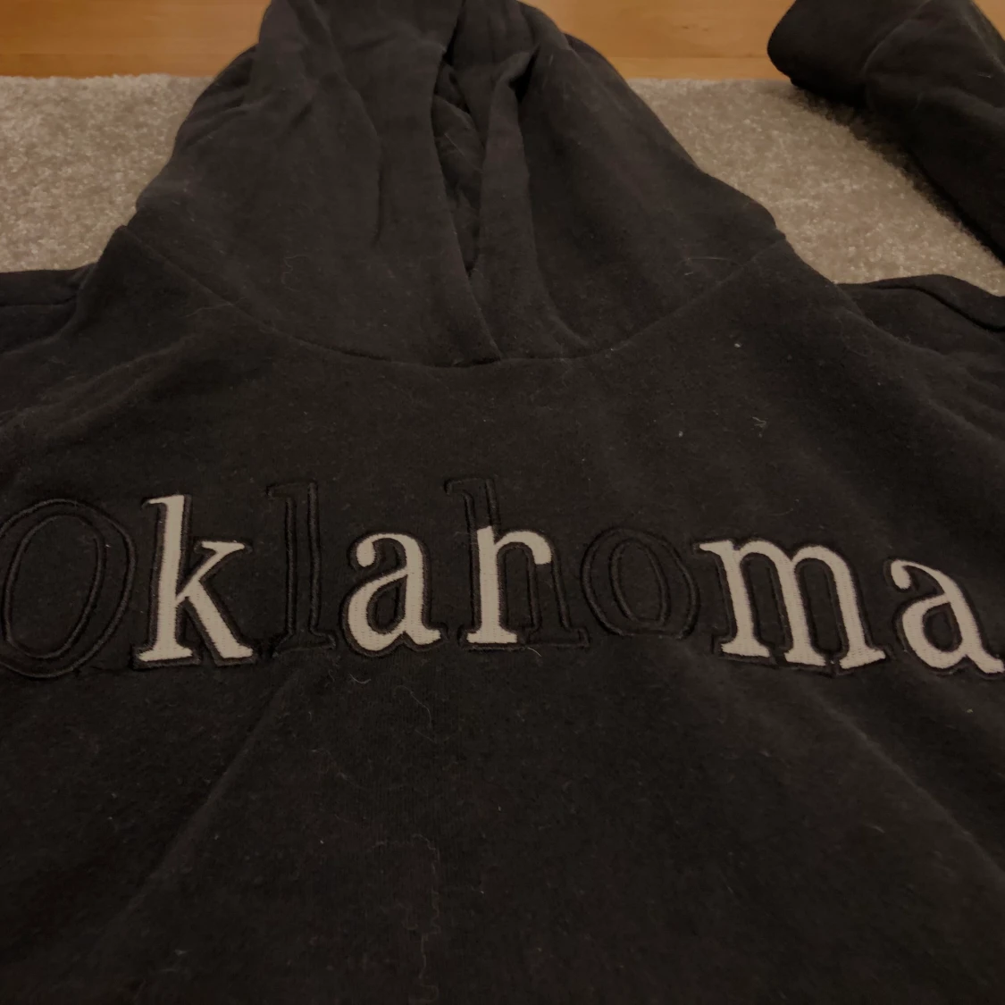 Svart hoodie från Pac Sun - 91