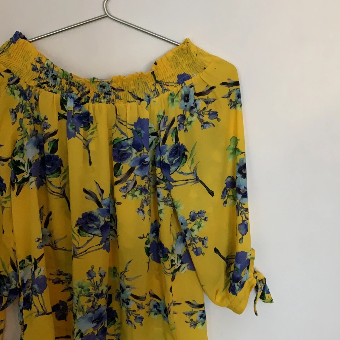 Gulblommig topp (strl S)  - 90