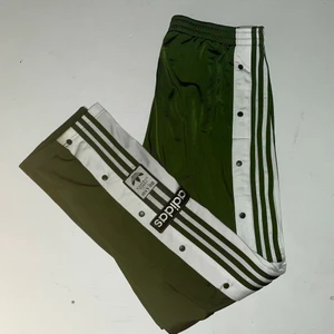 Adidas Three Stripes size L  - Vintage in Olive Color 