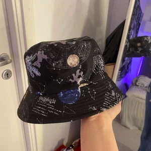 Fiskehatt - Säljer denna söta fiskehatten som jag är säker(!!!!) på att någon bad bitch där ute kan pull off, tyvärr kunde inte jag de :/