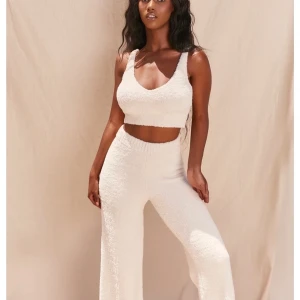 Oh polly cozy wide leg trouses, ivory, xs - Långa sköna byxor från oh polly i färgen ivory. Har endast testat plagget en gång, då de var lite långa för mig som är 165. Alla lappar finns kvar. Köparen står för frakt:) Ordinariepris: 34 euro