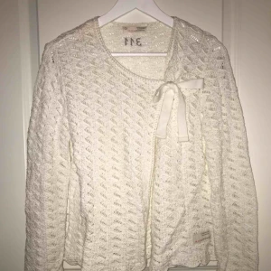  - Söt kofta från odd molly i nyskick! Fick i present för ett år sedan men har inte kommit till användning tyvärr. Nypris 2000 så vädigt fin!!