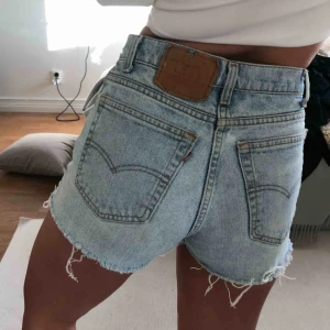  - Dem PERFEKTA jeansshortsen från Levi’s. Köpte dem second hand och använt en gång. Väldigt fint skick, inga fläckar eller fula hål. 