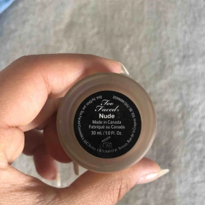  - Köptes för 400kr, som ny! Testade endast, färgen passar inte mig därav säljer jag denna 