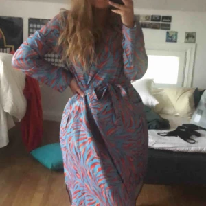  - dundersnygg skjortklänning från floryday, helt nyköpt och aldrig använd! sitter hur skönt som helst och är snygg till allt!  