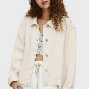  - Jättefin ny jacka i storlek S! Säljer då jag fick den i present men den passade inte riktigt mig! Med prislapp kvar! 