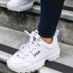  - Säljer mina fila disruptor (inköpta i julas) i storlek 40! Kommer självklart tvätta de innan de skickas iväg så då kommer de se som nya ut:) Kan mötas i Sthlm annars står köparen för frakten😊