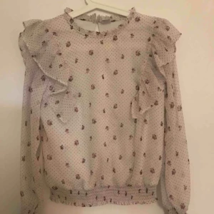  - Blus ifrån Lindex