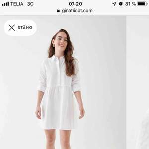 Jag letar efter Krissy Dress i vit storlek 34 eller 36 från Gina Tricot, om någon vill sälja!