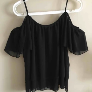  - Svart blus, aldrig använd