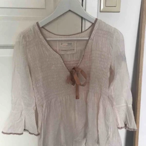  - Rosa blus från Odd Molly i storlek 0/XS 