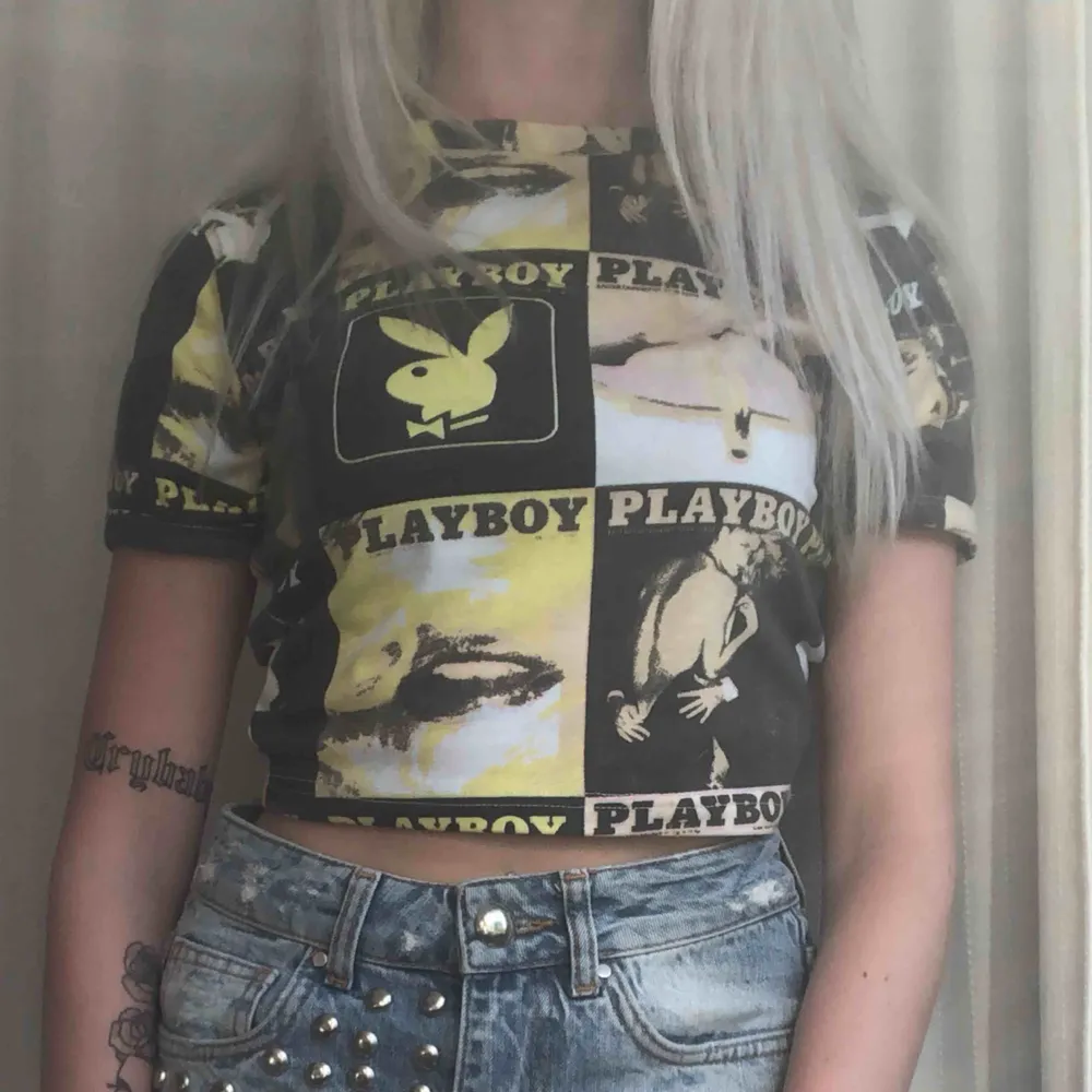 Helt ny playboy x missguided tröja, bara testad och ligger nu bara och tar plats i garderoben tyvärr.. Toppar.