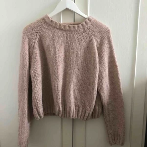  - Så fin glittrig rosa tröja i storlek small. 50kr