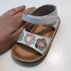  - Nya barnskor I stl 21