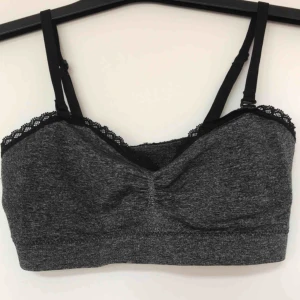  - Passar bäst storlek S. Mycket fin bh som endast är använd en gång. Tyvärr lite för stor för mig men i övrigt mycket bekväm och ser bra ut under det mesta! 70kr inklusive frakt